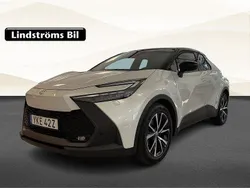 Vit Begagnad 2024 Toyota C-HR Style SUV | 369 900 kr (Marknadspris)