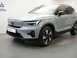 Grå Begagnad 2024 Volvo XC40 Single Motor Extended Range SUV | 439 900 kr