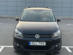 Svart Begagnad 2015 VW Touran Minibuss | 52 000 kr (Dyr)