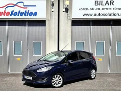 Blå Begagnad 2015 Ford Fiesta Titanium Halvkombi | 59 900 kr (Marknadspris)