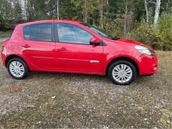 Röd Begagnad 2012 Renault Clio R.S. Halvkombi | 44 000 kr (Marknadspris)