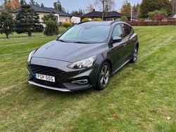 Grå Begagnad 2020 Ford Focus Active Halvkombi | 170 000 kr (Marknadspris)