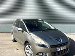 Ljusgrå Begagnad 2010 Peugeot 5008 Minibuss | 53 000 kr (Bra pris)