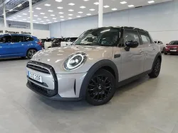 Grå (rooftop grey) Begagnad 2022 Mini Cooper Halvkombi | 224 500 kr (Marknadspris)