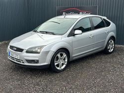 Silver Begagnad 2007 Ford Focus Halvkombi | 26 800 kr (Marknadspris)