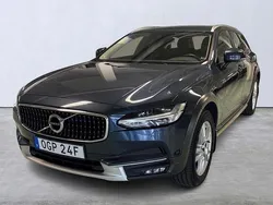 Mörkblå (blå) Begagnad 2019 Volvo V90 CC SE Kombi | 235 000 kr (Bra pris)
