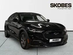 Svart Begagnad 2021 Ford Mustang Mach-E SUV | 399 500 kr (Marknadspris)