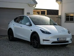 Vit Begagnad 2023 Tesla Model Y Standard Range SUV | 375 000 kr