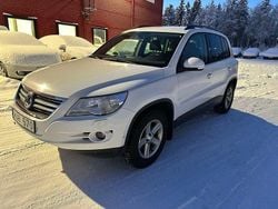 Vit Begagnad 2008 VW Tiguan Track & Field SUV | 44 900 kr (Dyr)