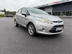 Grå Begagnad 2010 Ford Fiesta Titanium Halvkombi | 27 500 kr (Marknadspris)