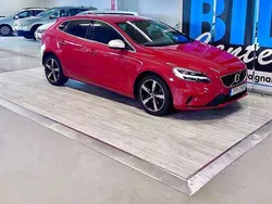 Röd Begagnad 2018 Volvo V40 R-Design Kombi | 189 000 kr (Marknadspris)