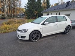 Vit Begagnad 2015 VW Golf VII Halvkombi | 119 000 kr (Marknadspris)