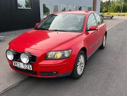 Röd Begagnad 2005 Volvo S40 Kinetic Sedan | 35 000 kr (Lite dyr)