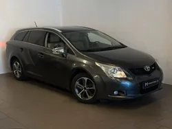 Mörkgrå (grå) Begagnad 2010 Toyota Avensis Multidrive S Kombi | 89 900 kr (Marknadspris)