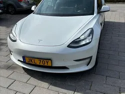 Vit Begagnad 2021 Tesla Model 3 Long Range Sedan | 260 000 kr (Marknadspris)