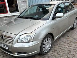 Grå Begagnad 2005 Toyota Avensis Sedan | 42 000 kr (Marknadspris)
