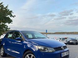 Blå Begagnad 2010 VW Polo Halvkombi | 70 000 kr (Marknadspris)