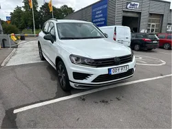 Vit Begagnad 2017 VW Touareg R-line SUV | 249 000 kr (Marknadspris)