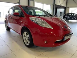 Röd Begagnad 2017 Nissan Leaf Halvkombi | 99 900 kr (Marknadspris)