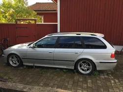 Silver Begagnad 2002 BMW 530 M Sport Kombi | 15 000 kr
