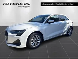 Vit Begagnad 2025 Audi A3 Sportback Halvkombi | 289 000 kr (Marknadspris)