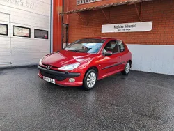 Röd Begagnad 2000 Peugeot 206 Halvkombi | 14 900 kr (Dyr)