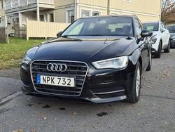 Svart Begagnad 2015 Audi A3 Sportback Attraction Halvkombi | 110 000 kr (Marknadspris)