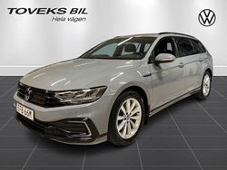 Grå Begagnad 2023 VW Passat GTE Kombi | 314 900 kr (Dyr)