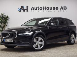 Svart Begagnad 2022 Volvo V60 CC Kombi | 329 000 kr (Bra pris)