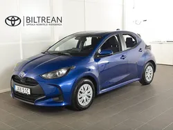 Mörkblå Begagnad 2024 Toyota Yaris Hybrid Active Halvkombi | 228 900 kr (Marknadspris)