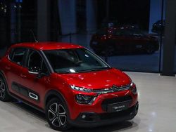 Röd Begagnad 2021 Citroën C3 PureTech Halvkombi | 108 000 kr (Marknadspris)