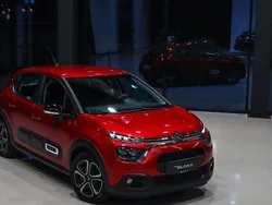 Röd Begagnad 2021 Citroën C3 PureTech Halvkombi | 114 000 kr (Marknadspris)