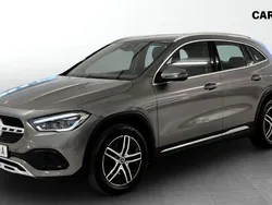 Mörkgrå (brown) Begagnad 2023 Mercedes GLA200 SUV | 379 900 kr (Marknadspris)