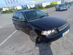Svart Begagnad 2000 Volvo V40 Kombi | 35 000 kr