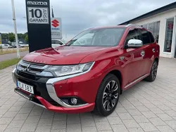 Röd Begagnad 2017 Mitsubishi Outlander P-HEV SUV | 188 000 kr (Marknadspris)