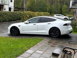 Vit Begagnad 2023 Tesla Model S Halvkombi | 653 246 kr (Bra pris)