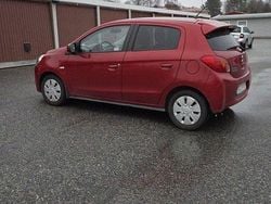Röd Begagnad 2015 Mitsubishi Space Star Halvkombi | 57 000 kr (Superpris)