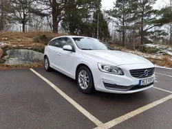 Vit Begagnad 2015 Volvo V60 Momentum Kombi | 149 000 kr (Bra pris)
