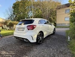 Vit Begagnad 2017 Mercedes A180 AMG Halvkombi | 139 000 kr (Marknadspris)