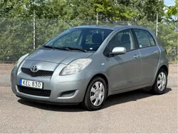Grå Begagnad 2010 Toyota Yaris Halvkombi | 29 900 kr (Marknadspris)