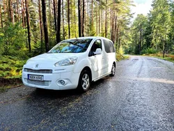 Vit Begagnad 2013 Peugeot Partner Minibuss | 39 900 kr (Bra pris)