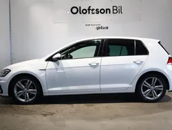 Vit Begagnad 2019 VW Golf VII Highline Halvkombi | 169 900 kr (Marknadspris)