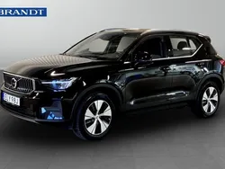 Svart Begagnad 2023 Volvo XC40 Core SUV | 389 900 kr (Marknadspris)