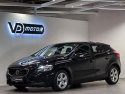 Svart Begagnad 2016 Volvo V40 Kinetic Kombi | 159 700 kr (Marknadspris)