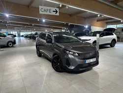 Grå Begagnad 2024 Peugeot 5008 GT Minibuss | 349 900 kr (Marknadspris)
