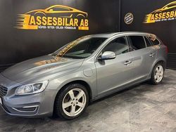 Grå Begagnad 2017 Volvo V60 Momentum Kombi | 129 900 kr (Marknadspris)