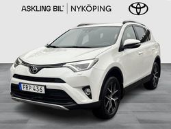 Vit Begagnad 2016 Toyota RAV4 SUV | 209 000 kr (Lite dyr)