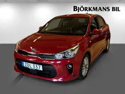 Röd (/beg/ signal red) Begagnad 2017 Kia Rio Advance Halvkombi | 134 000 kr (Marknadspris)