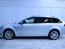 Silver (silvermetallic) Begagnad 2018 Skoda Octavia Kombi | 189 900 kr (Marknadspris)