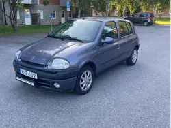 Blå Begagnad 2000 Renault Clio II Halvkombi | 15 000 kr (Marknadspris)